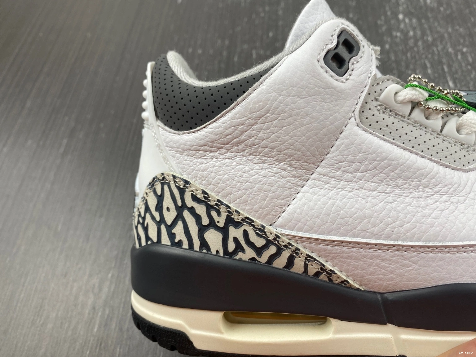 3 N' Jordan Hide DX6665-100 Sneak (GS) - Retro 0101